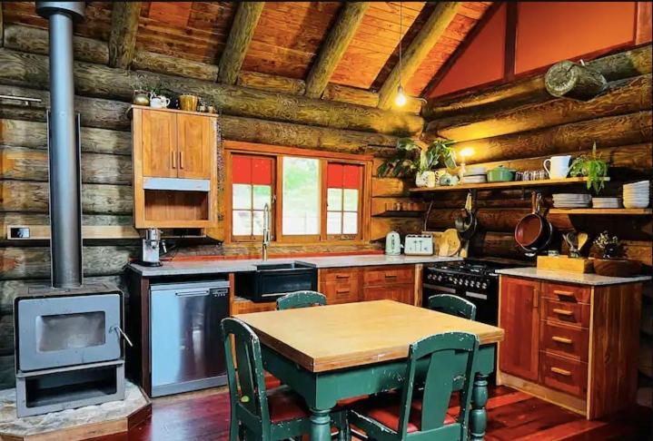 Coromandel Secluded Log Cabin Retreat Hikuai エクステリア 写真